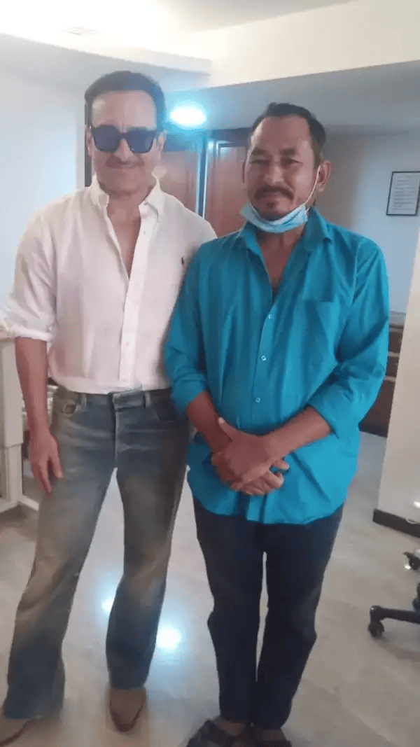 Saif Ali Khan with Rikhsaw Driver Saif Ali Khan