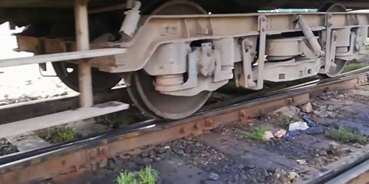Mother Commits Suicide with Two Children by Jumping in Front of Train