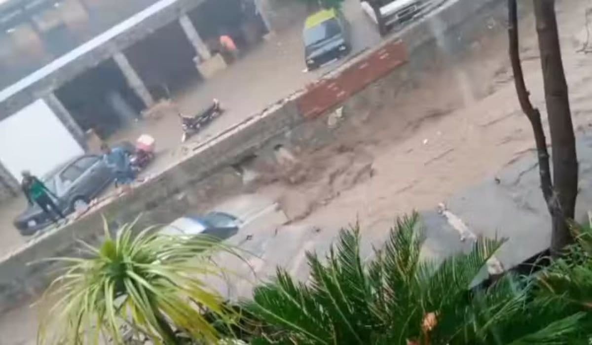 Watch: Vehicles Swept Away as Monsoon Batters Margalla Hills