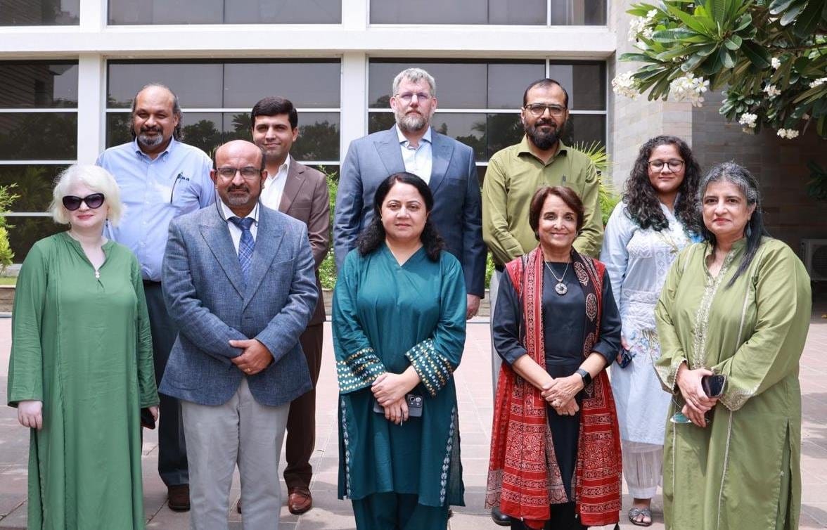 PIC AKU, IBA Organize Dialogue on Undergraduate Education