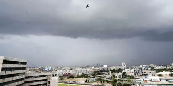 Karachi Likely to Receive Light Rain in 24 Hours