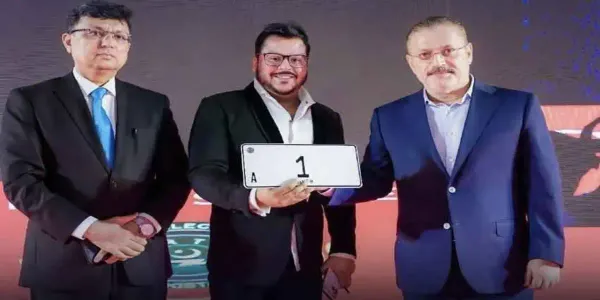 Who was Muzammil Paracha, owner of most expensive number plate in Pakistan?