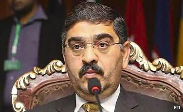 Pakistan Caretaker Prime Minister's Cabinet Takes Oath