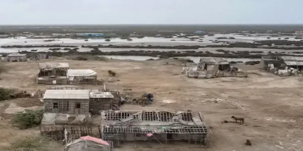 Sea Water Forces Sindh Fishermen to Leave Homes