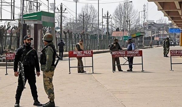 Pakistan Condemns India's Crackdown on Kashmiri Parties