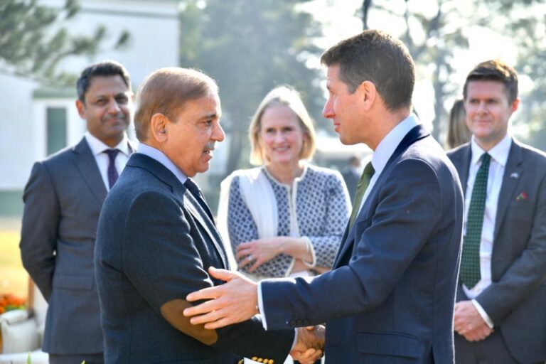 British High Commissioner pays a farewell call on Prime Minister Shehbaz Sharif