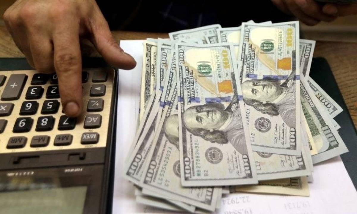 Pakistani Rupee Maintains Upward Trend Against the Dollar