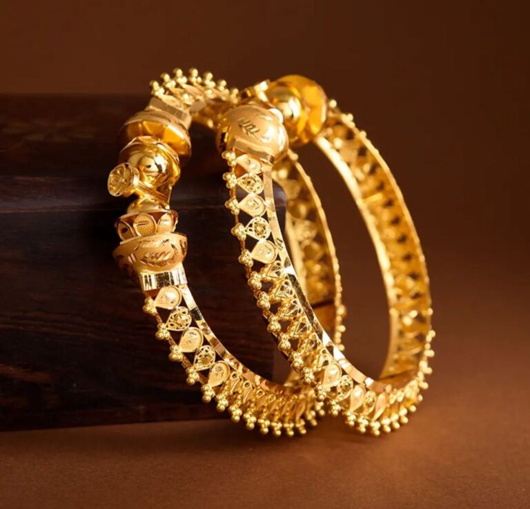 What Factors Influence the Price of Gold in Pakistan?