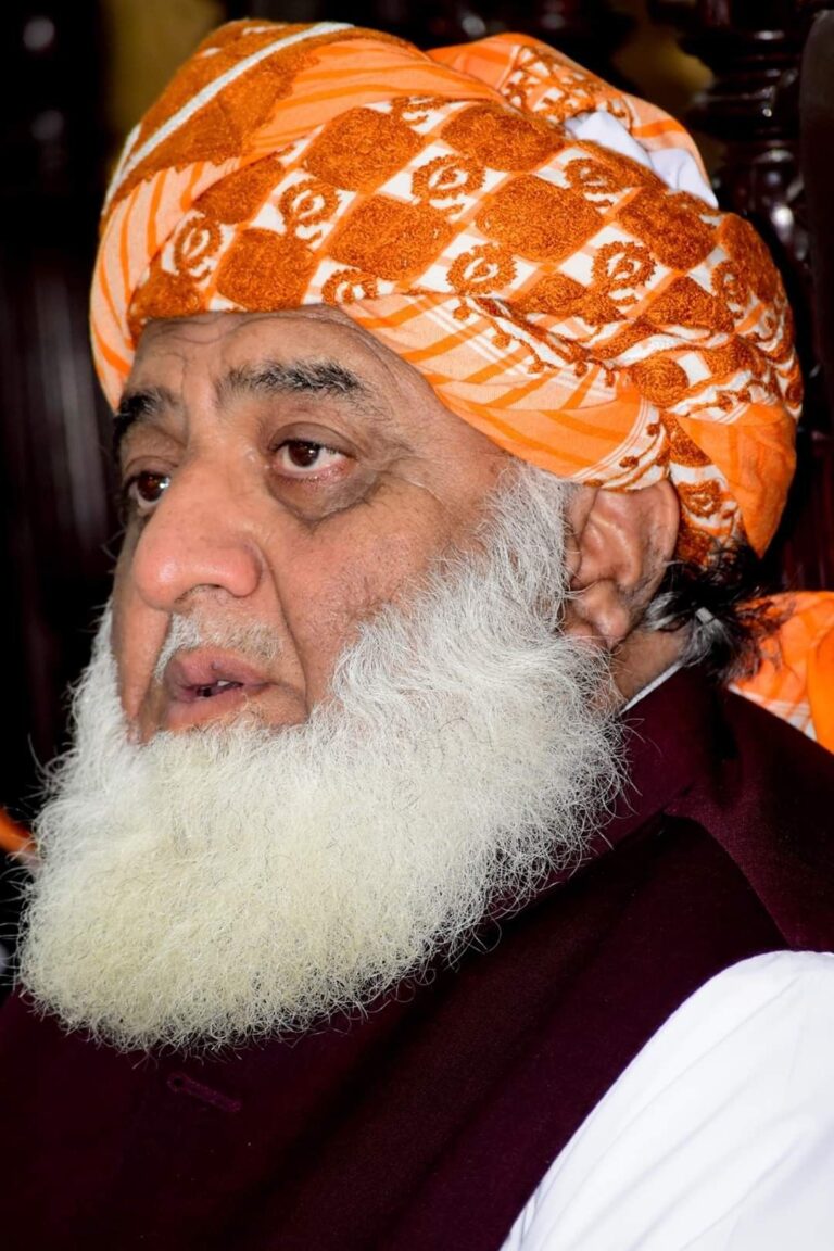 Maulana Fazlur Rehman Firm on Holding Sit-In Outside Supreme Court