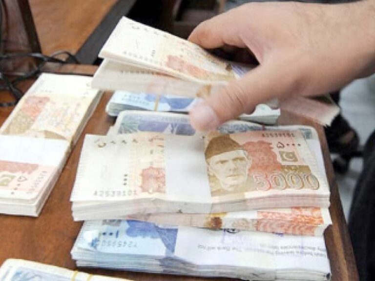 Pakistani Rupee Plunges to Historic Low Against US Dollar Amid Economic Struggles