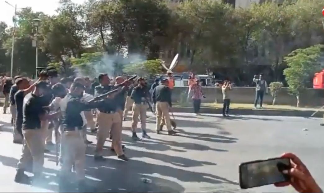 Controversial Video of Commandos' Behavior during Imran Khan Protests Sparks Outrage