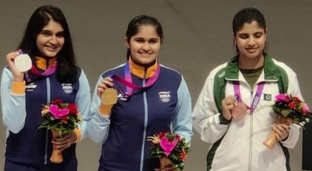 Pakistani shooter Kishmala Talat (right) flaunts her bronze medal on the podium with fellow Indian shooters