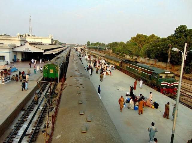 Multan Railway Station Facilities