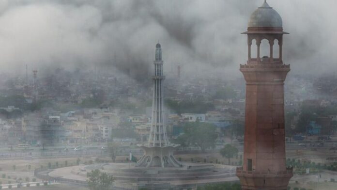 LHC Orders Closure of Schools in Smog Hit Lahore For Three Days a Week