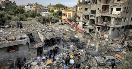 Gaza Air Strikes: Residents Return to Devastation