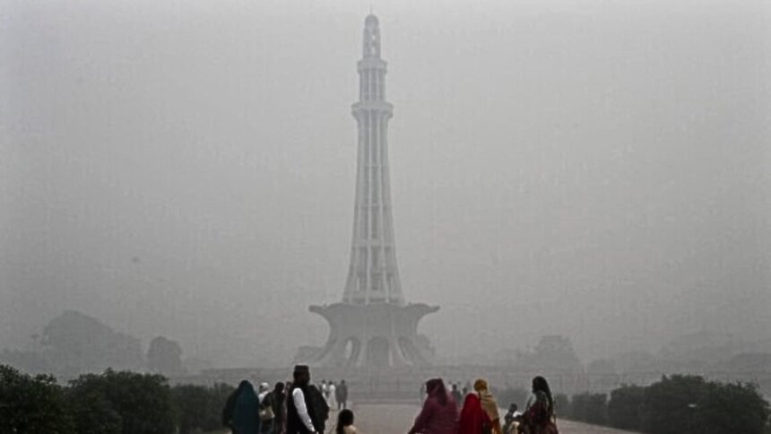 Cool Winds, Dirty Air Smog Returns to Lahore