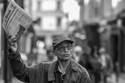 France Honors Pakistani-Born Newspaper Seller Ali Akbar