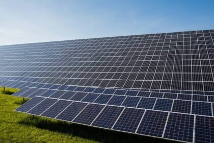 Pakistan’s Solar Boom Shields Energy Sector as Iran War Disrupts Global Oil Supply